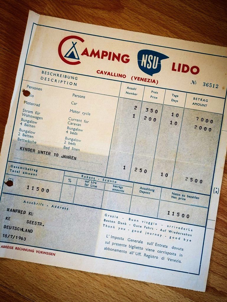 Historische Campingrechnung des Camping NSU Lido in Cavallino (Venezia) vom 18. Juli 1963. Die Rechnung weist einen Aufenthalt von 10 Tagen für zwei Personen, ein Auto und ein Kind unter 10 Jahren sowie weitere Camping- und Unterkunftsleistungen aus. Der Gesamtbetrag beträgt 11.500 Lire. Das Dokument bietet einen authentischen Einblick in das Campingangebot und die damaligen Preise des Camping NSU Lido in den frühen 1960er Jahren.